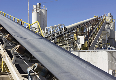 Analyse de la bande transporteuse en caoutchouc dans le...